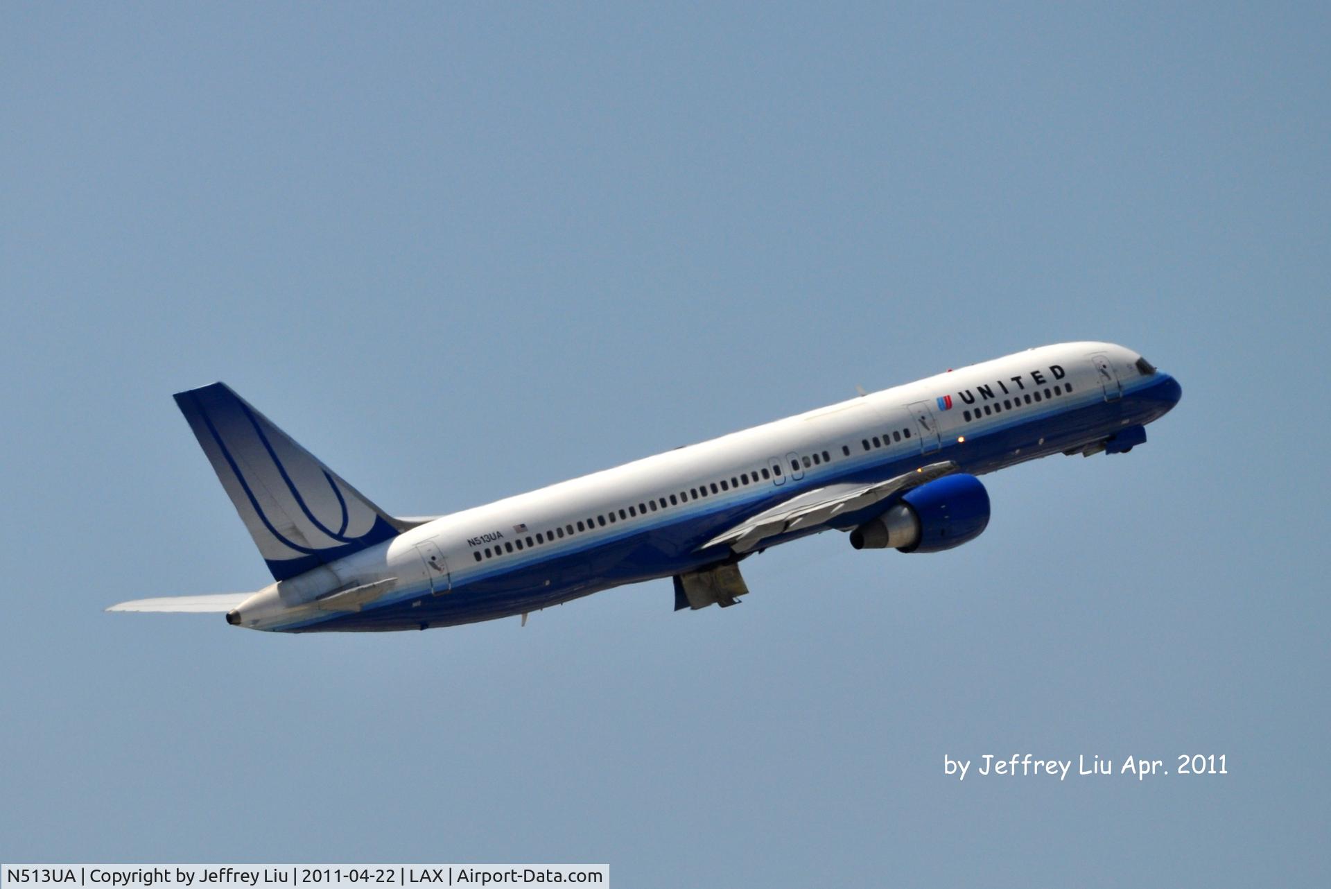 N513UA, 1990 Boeing 757-222 C/N 24810, Taking off from LAX