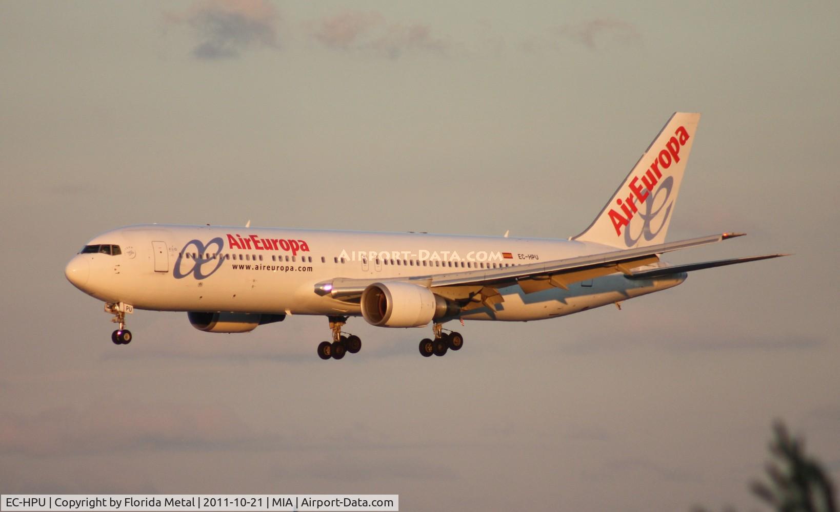 EC-HPU, 2001 Boeing 767-3Q8/ER C/N 30048, Air Europa