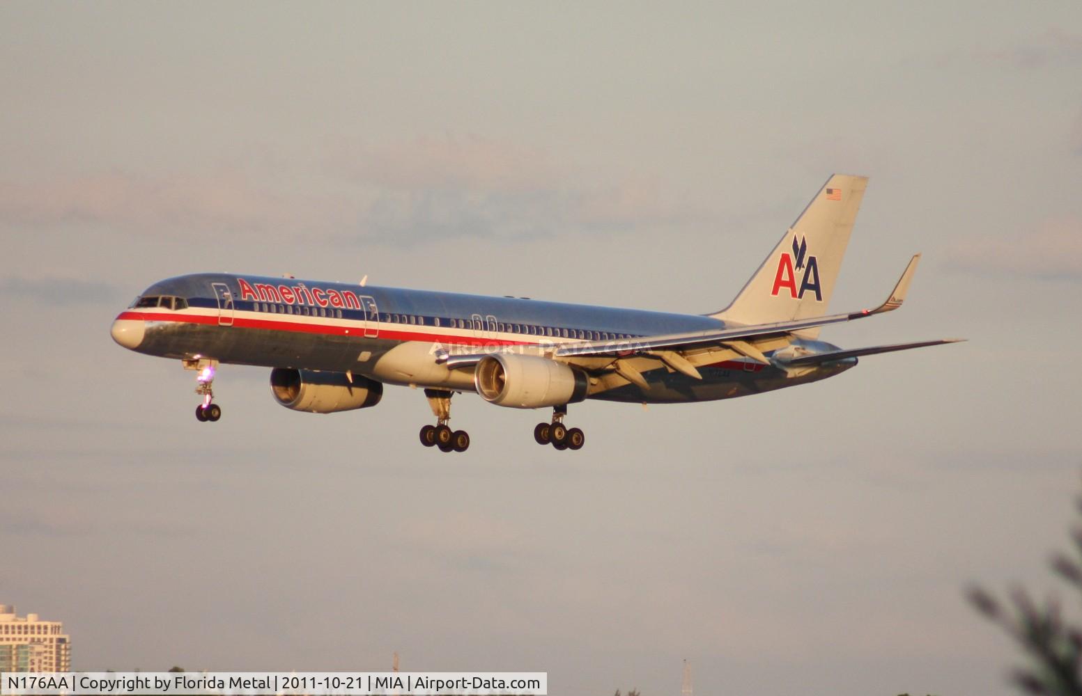 N176AA, 2001 Boeing 757-223 C/N 32395/994, American 757