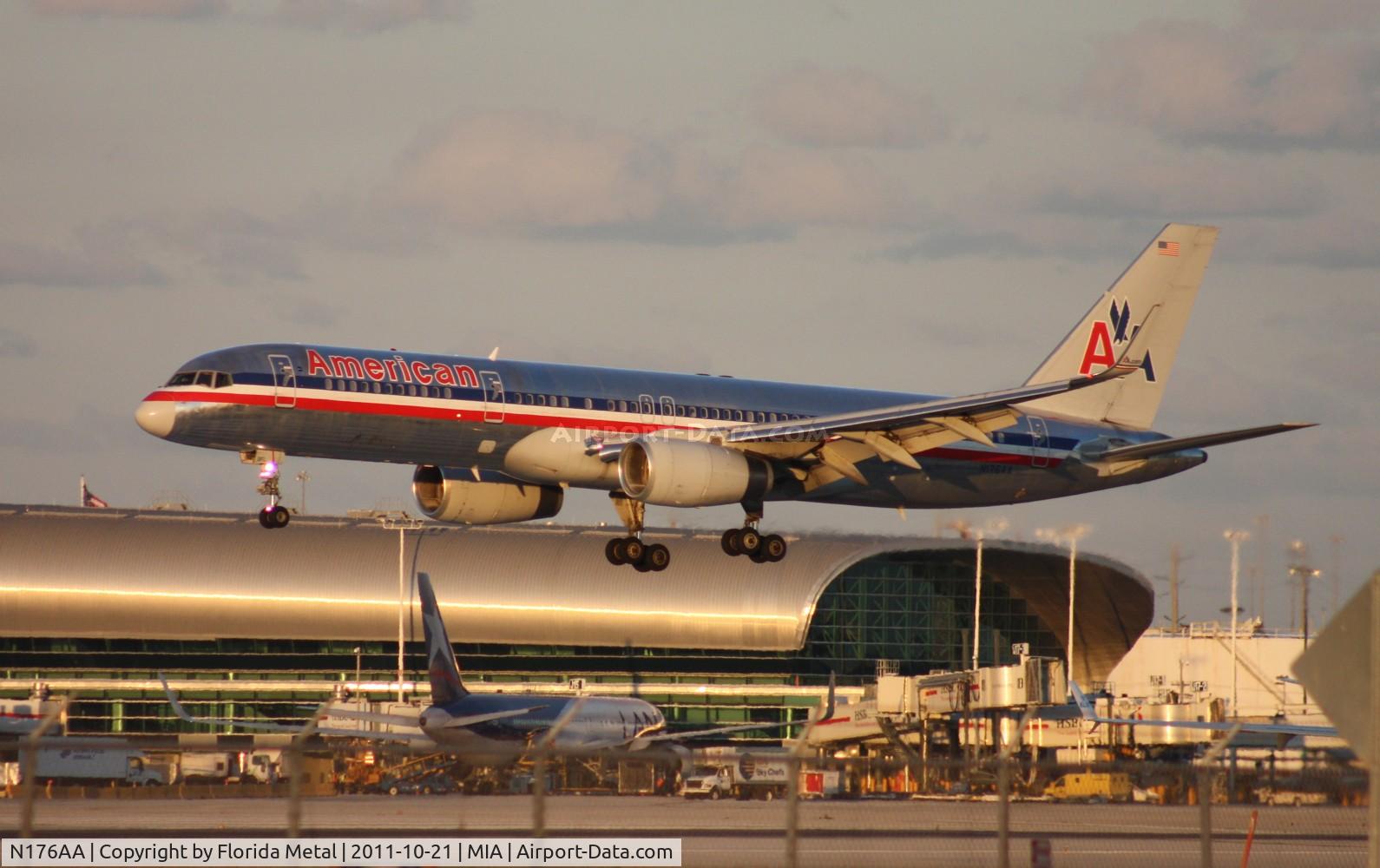 N176AA, 2001 Boeing 757-223 C/N 32395/994, American 757