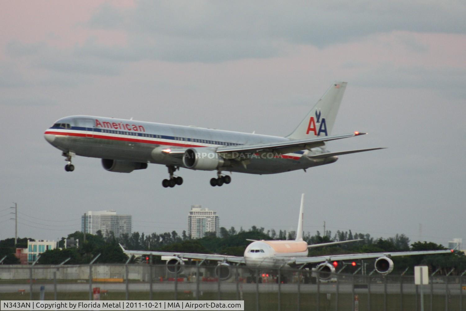 N343AN, 2003 Boeing 767-323 C/N 33082, American 767