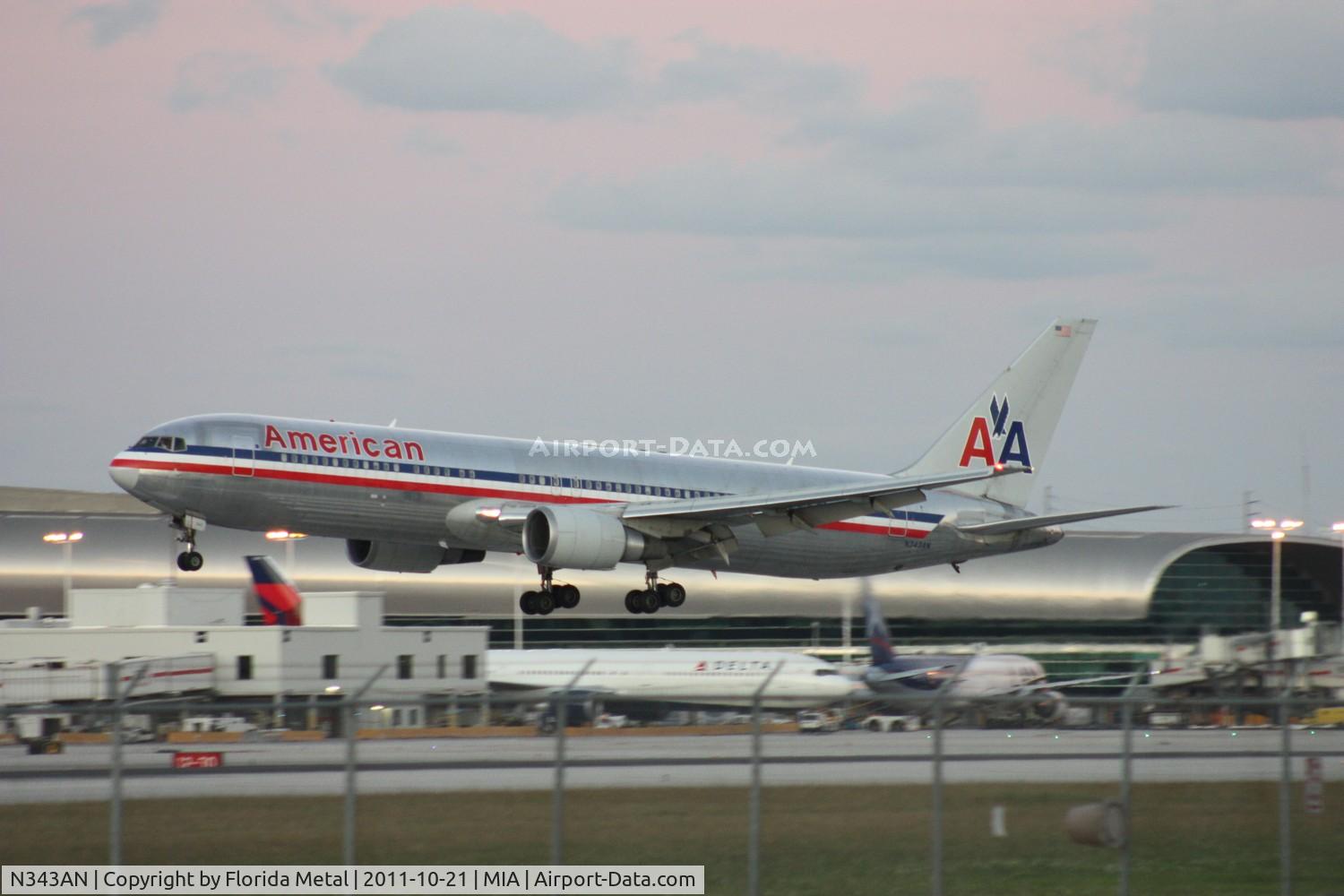 N343AN, 2003 Boeing 767-323 C/N 33082, American 767