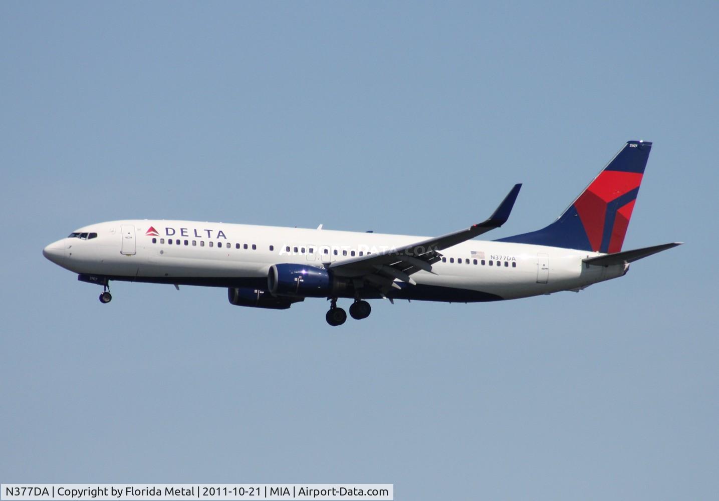 N377DA, 1999 Boeing 737-832 C/N 29625, Delta 737