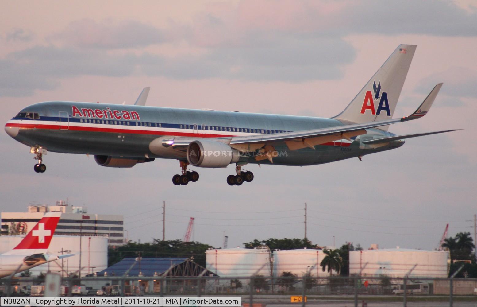 N382AN, 1993 Boeing 767-323/ER C/N 25451, American 767
