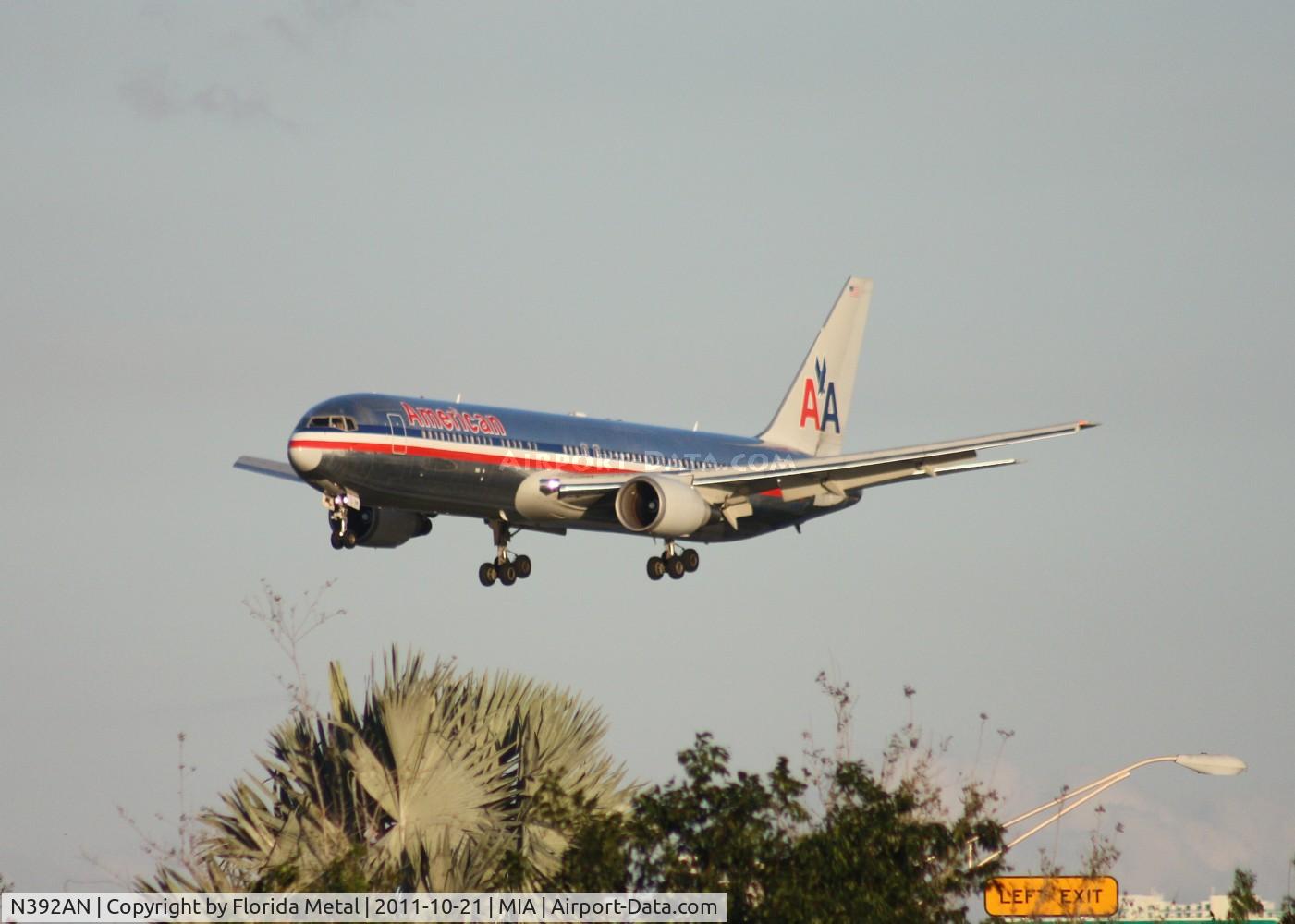 N392AN, 1998 Boeing 767-323 C/N 29429, American 767