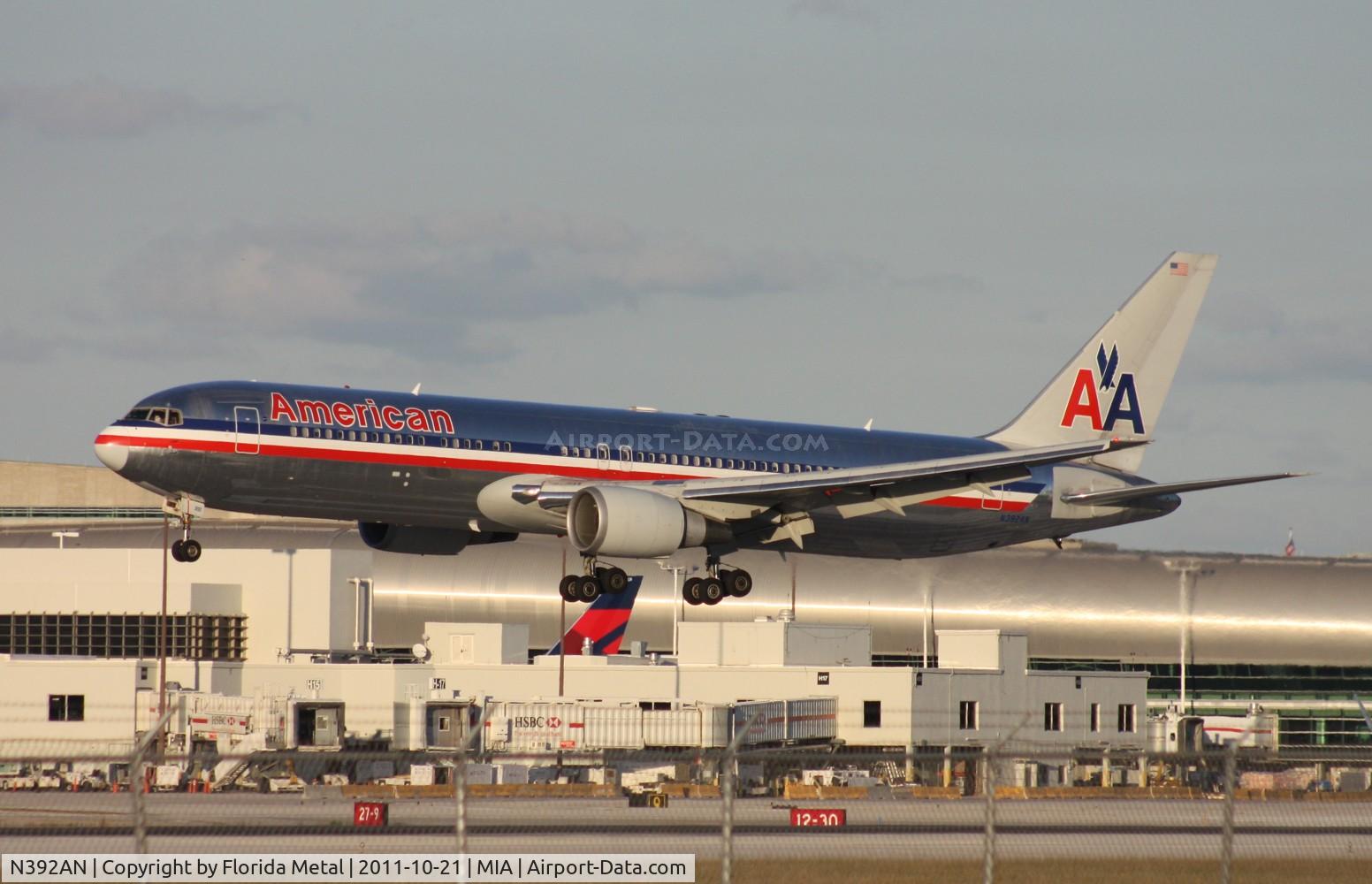 N392AN, 1998 Boeing 767-323 C/N 29429, American 767