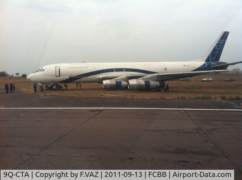 9Q-CTA, 1968 Douglas DC-8-54F C/N 46012, ON LANDING 05R FCBB/BZV, A/C WENT OUT OF THE RUNWAY.