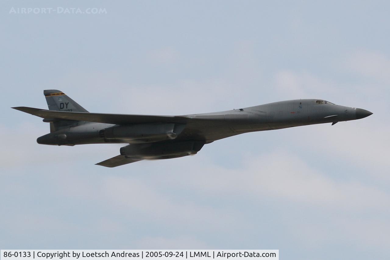 86-0133, 1986 Rockwell B-1B Lancer C/N 93, overshoot