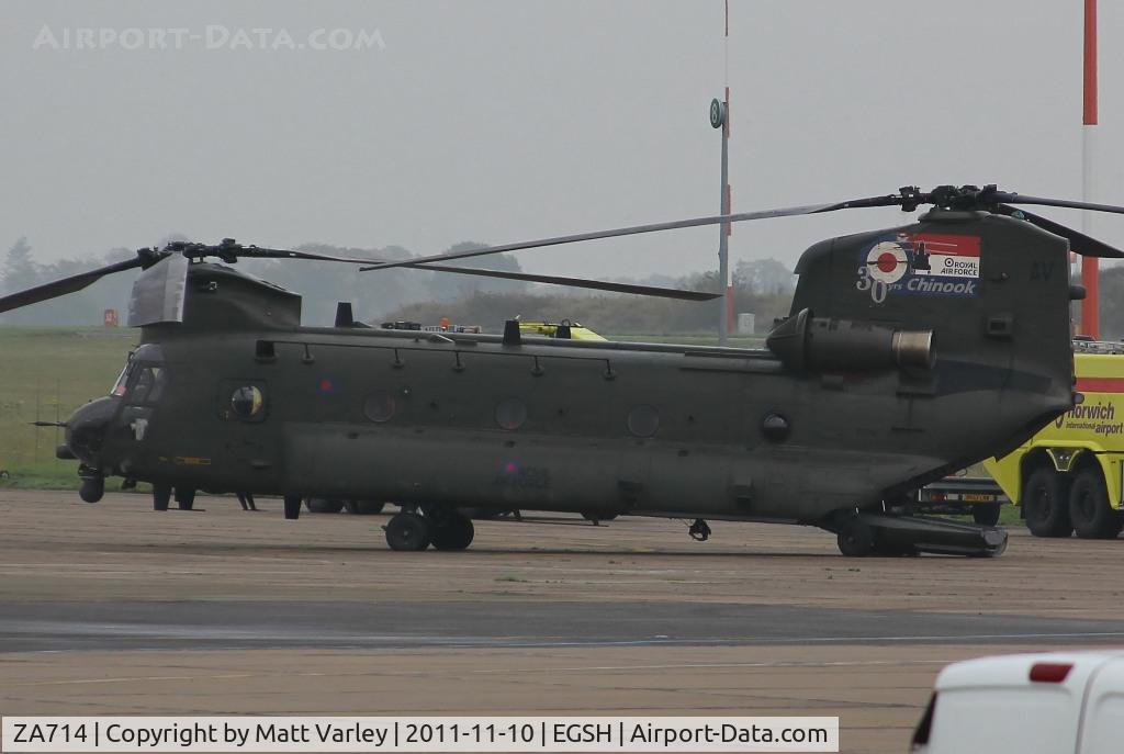 ZA714, Boeing Vertol Chinook HC.2 C/N M/A026/B-845/M7005, Sat on stand 8 after experiencing an electrical fault.