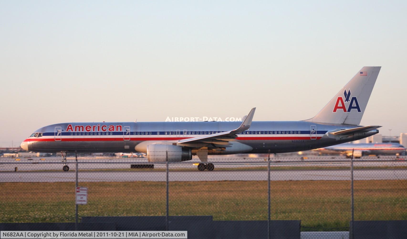 N682AA, 1992 Boeing 757-223 C/N 25339, American 757