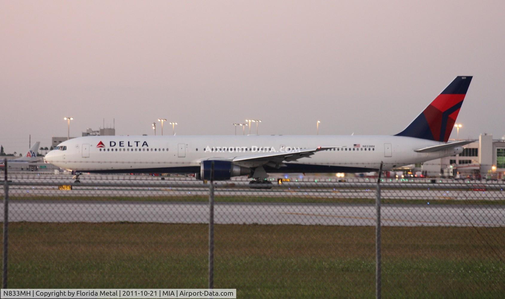 N833MH, 2000 Boeing 767-432/ER C/N 29706, Delta 767-400