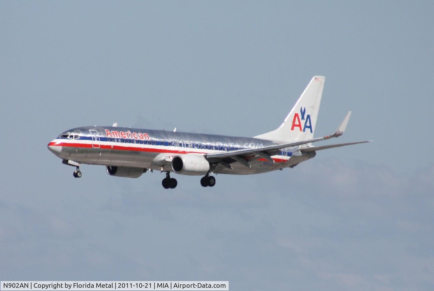 N902AN, 1999 Boeing 737-823 C/N 29504, American 737