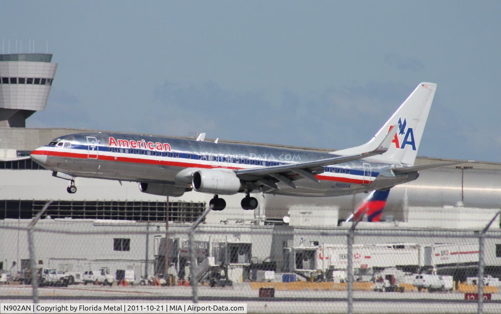 N902AN, 1999 Boeing 737-823 C/N 29504, American 737