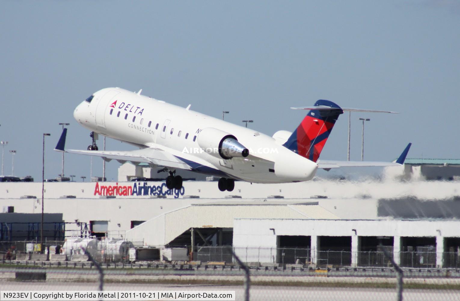 N923EV, 2003 Bombardier CRJ-200ER (CL-600-2B19) C/N 7826, ASA CRJ