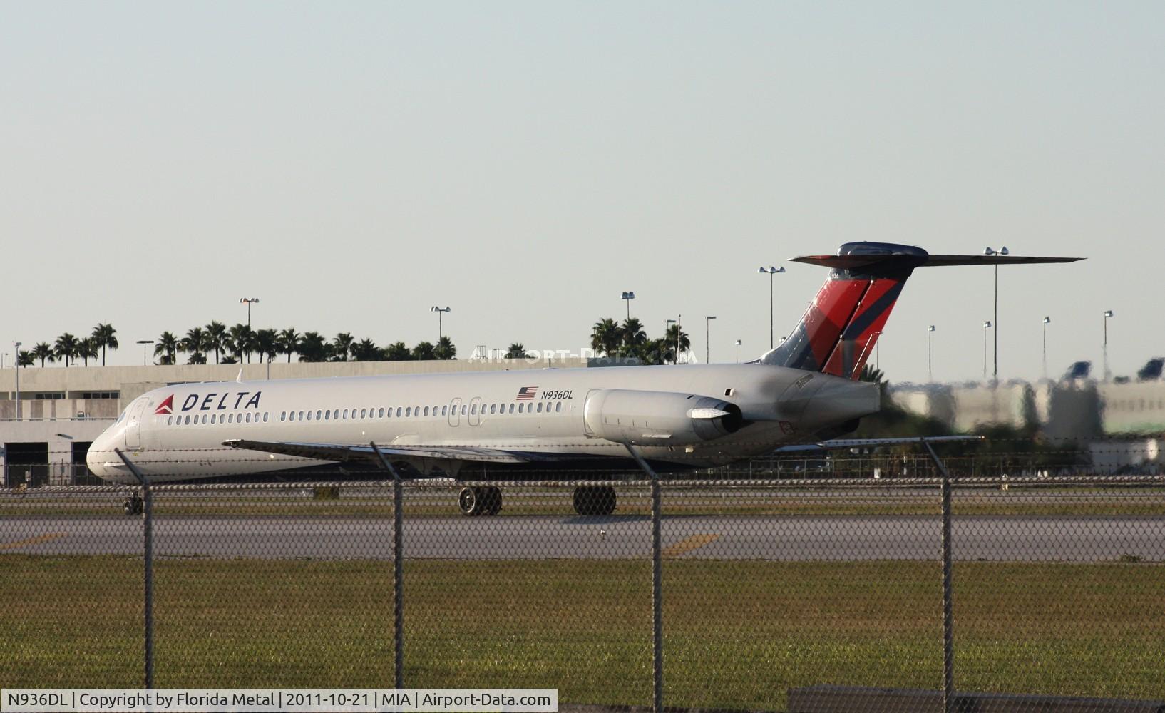 N936DL, 1989 McDonnell Douglas MD-88 C/N 49723, Delta MD-88