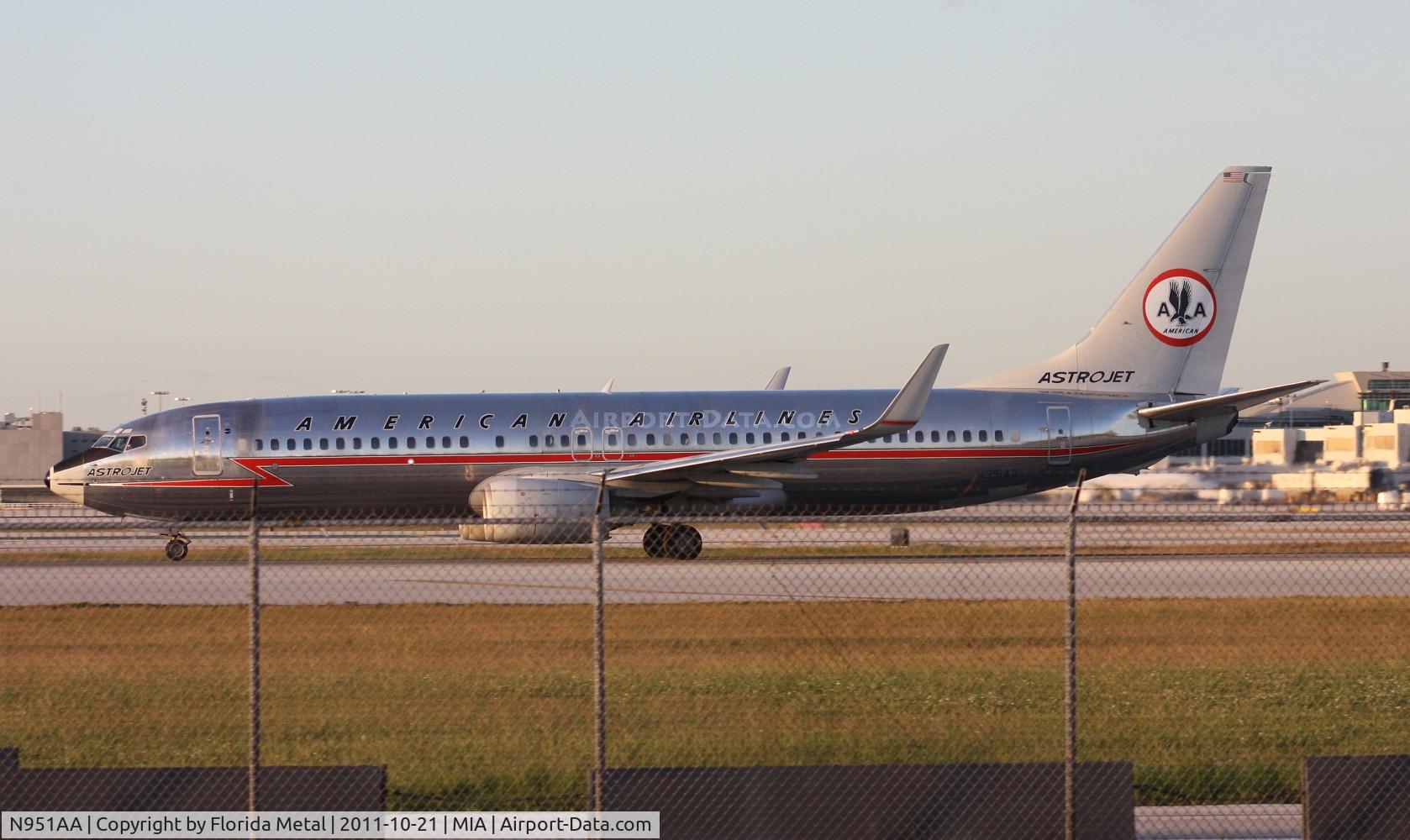 N951AA, 2000 Boeing 737-823 C/N 29538, Astro Jet