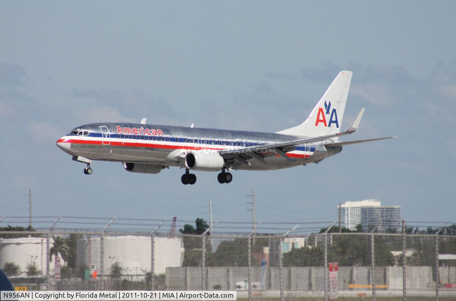 N956AN, 2001 Boeing 737-823 C/N 30090, American 737