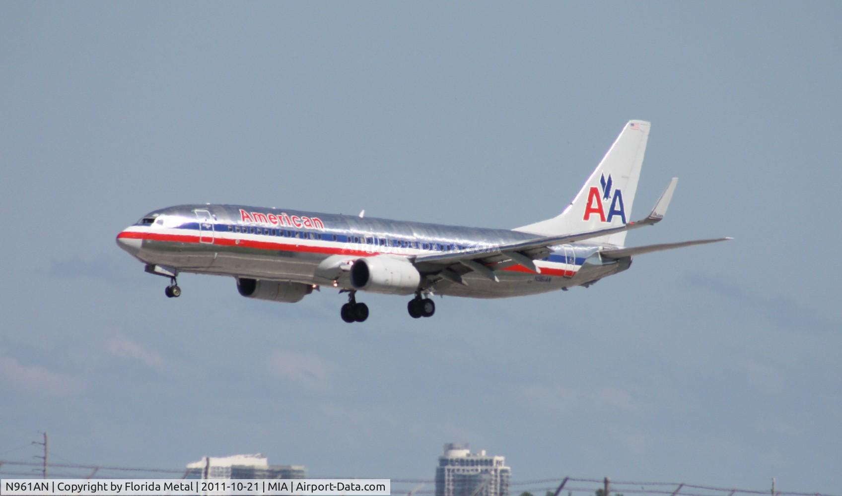 N961AN, 2001 Boeing 737-823 C/N 30092, American 737