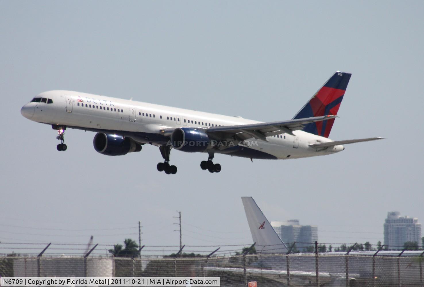 N6709, 2000 Boeing 757-232 C/N 30481, Delta 757