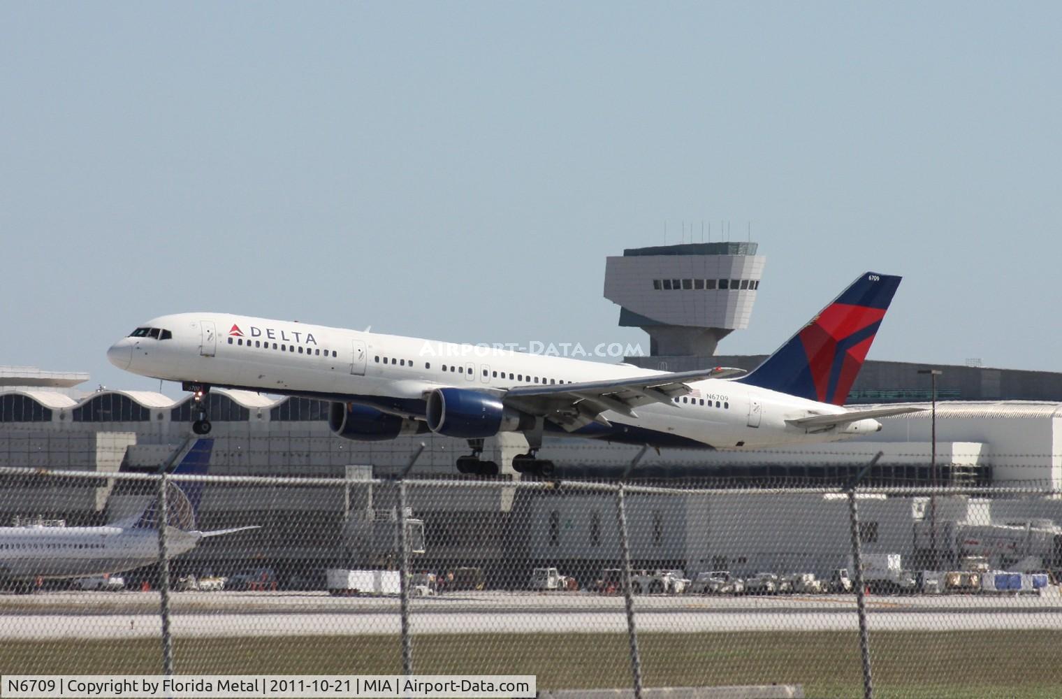 N6709, 2000 Boeing 757-232 C/N 30481, Delta 757