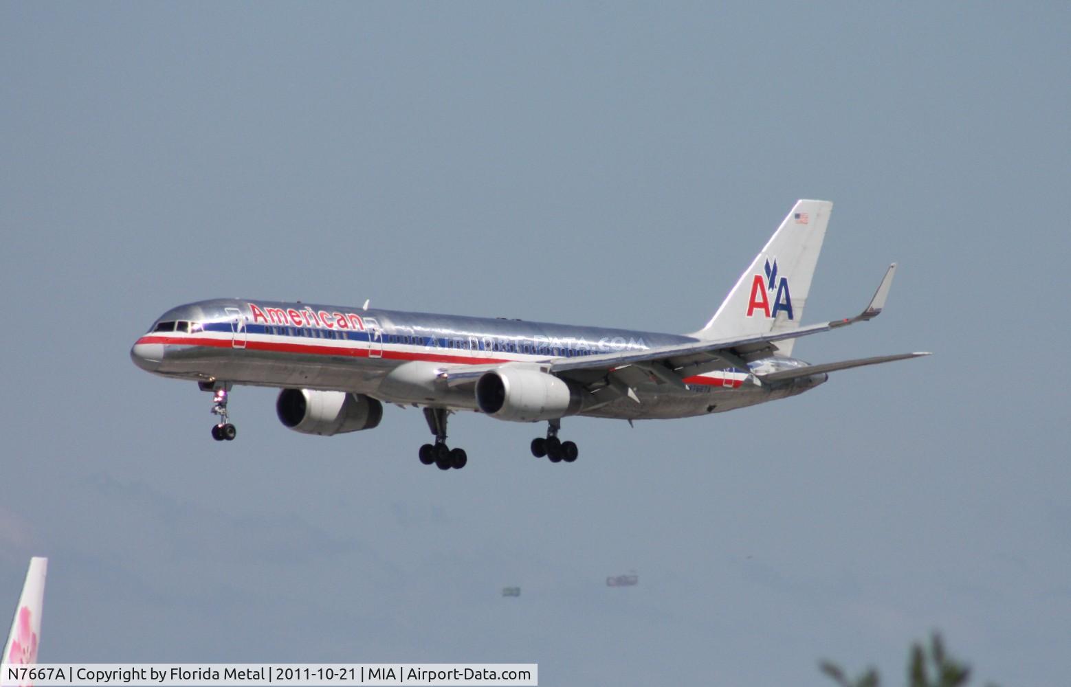 N7667A, 1992 Boeing 757-223 C/N 25301, American 757