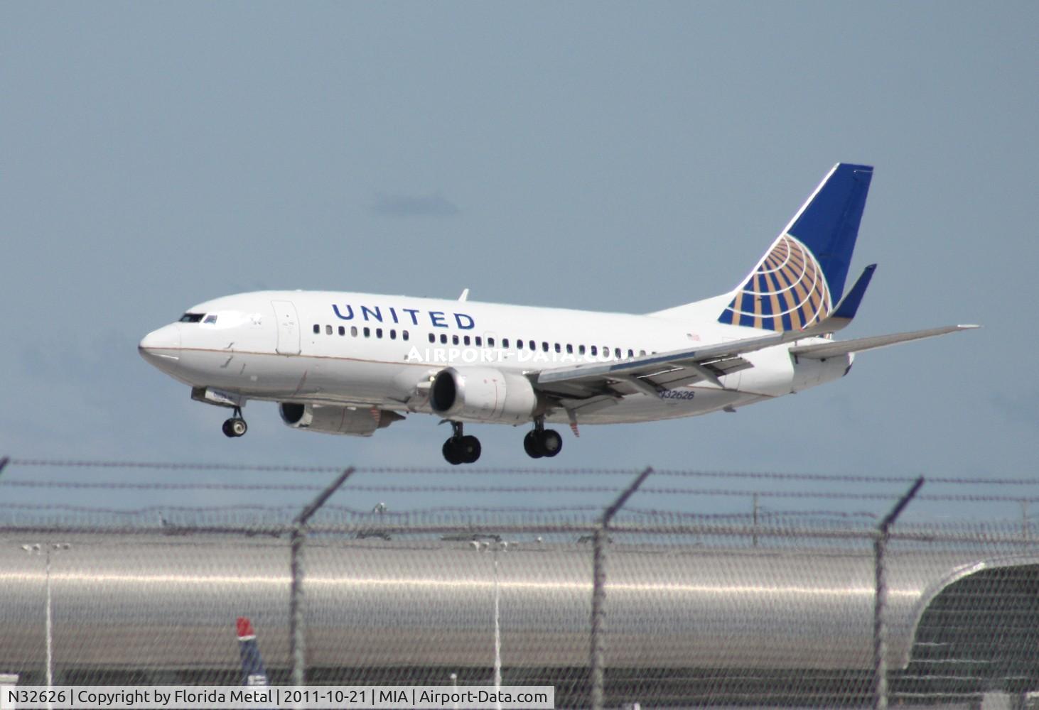 N32626, 1995 Boeing 737-524 C/N 27530, United 737