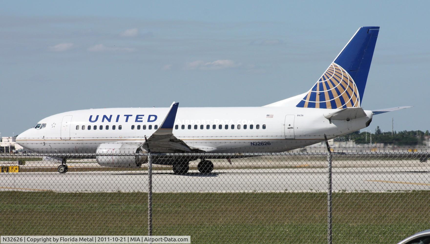 N32626, 1995 Boeing 737-524 C/N 27530, United 737