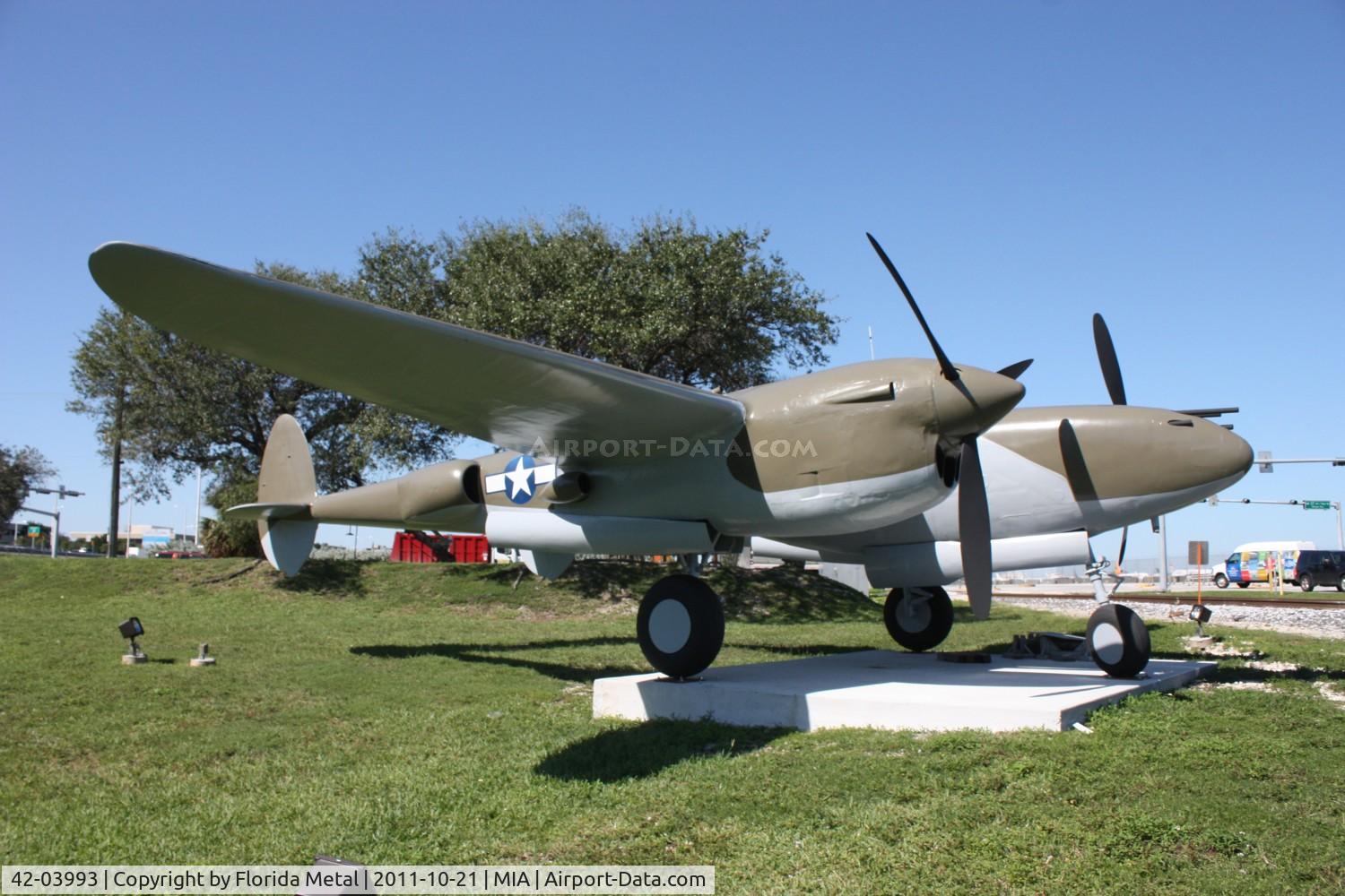 42-03993, Lockheed P-38 Lightning Replica C/N None, P-38 in front of 94th Aerosquadron