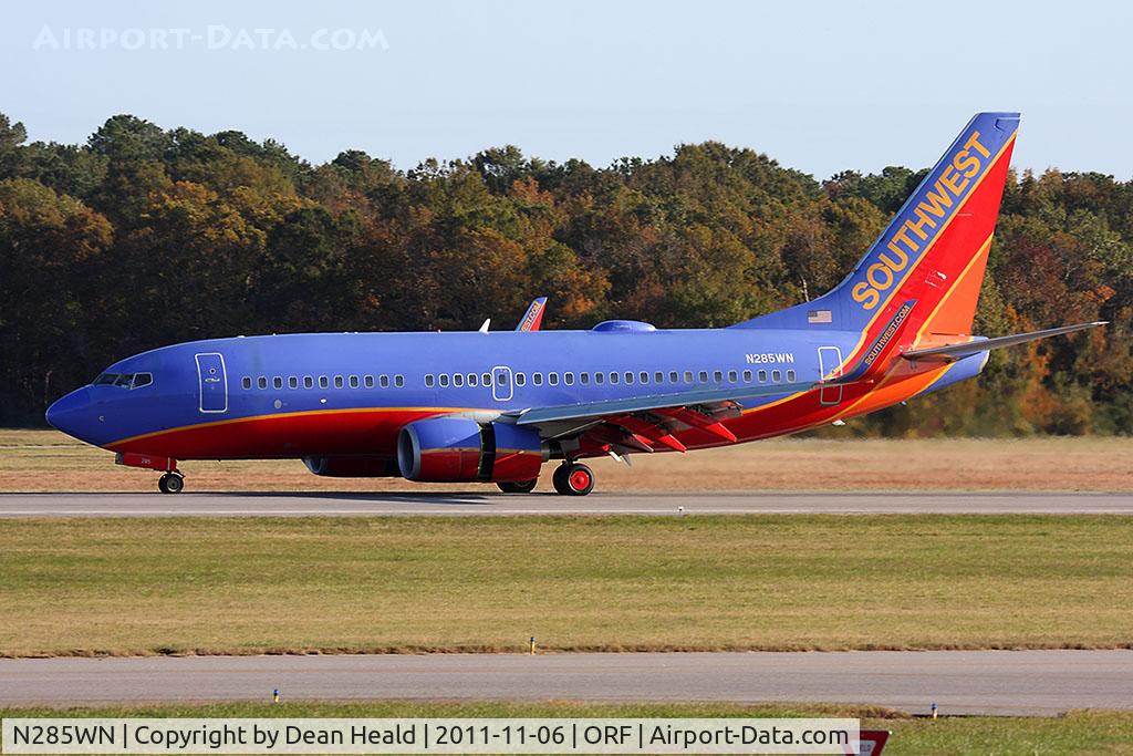 N285WN, 2007 Boeing 737-7H4 C/N 32536, Southwest Airlines N285WN (FLT SWA1624) rolling out on RWY 5 after arrival from Chicago Midway Int'l (KMDW).