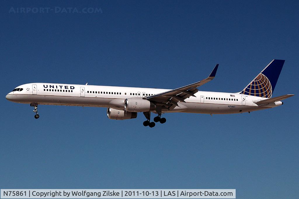 N75861, 2001 Boeing 757-33N C/N 32585, visitor