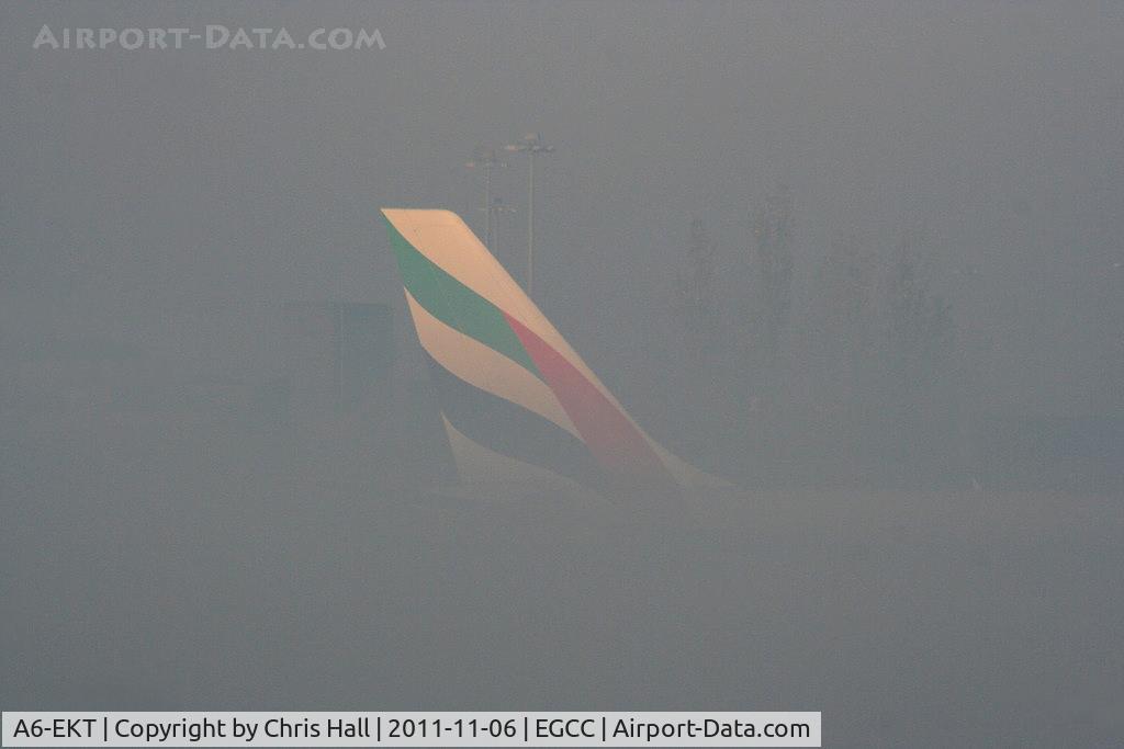 A6-EKT, 1999 Airbus A330-243 C/N 293, Emirates A330 taxiing through the early morning fog