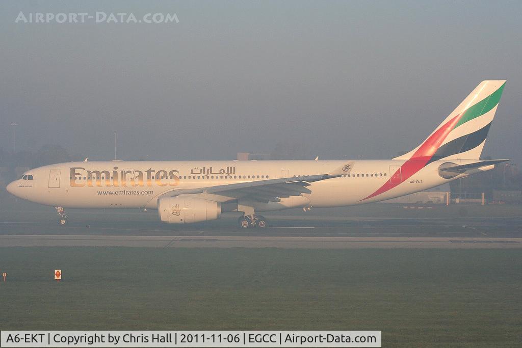 A6-EKT, 1999 Airbus A330-243 C/N 293, Emirates A330 lining up on 23R in the early morning fog
