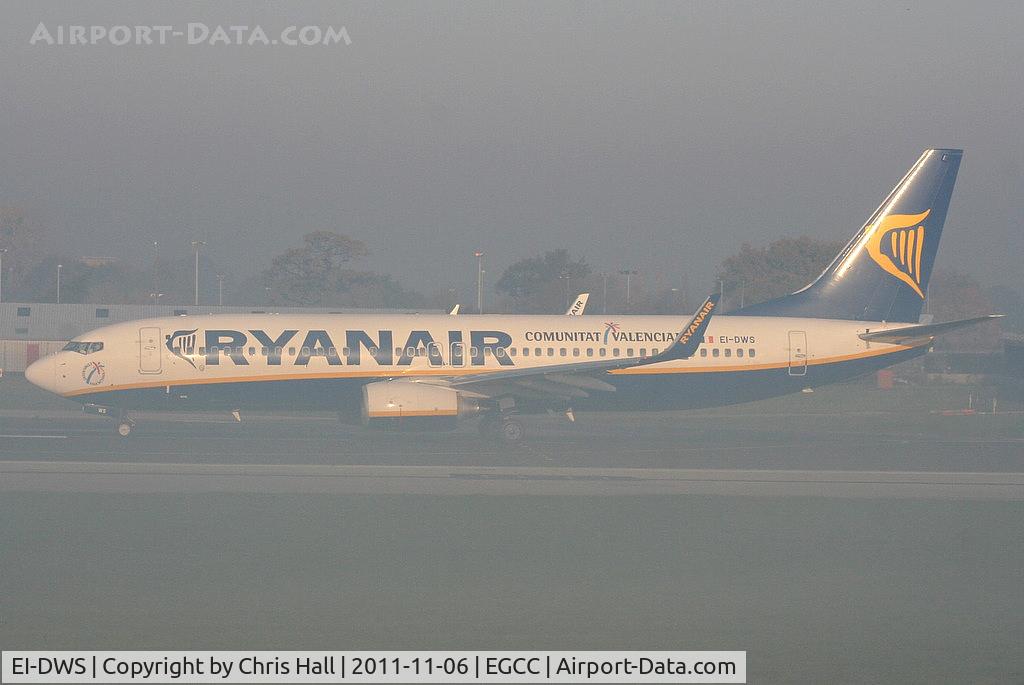 EI-DWS, 2007 Boeing 737-8AS C/N 33625, lining up on 23R in the early morning fog
