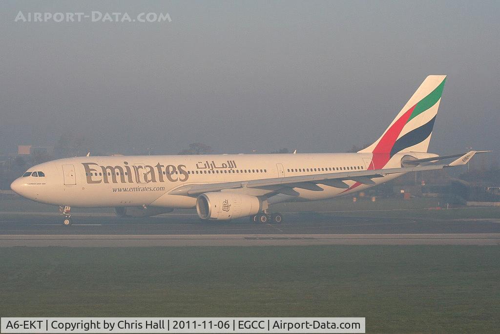 A6-EKT, 1999 Airbus A330-243 C/N 293, Emirates A330 taxiing onto 23R in the early morning fog