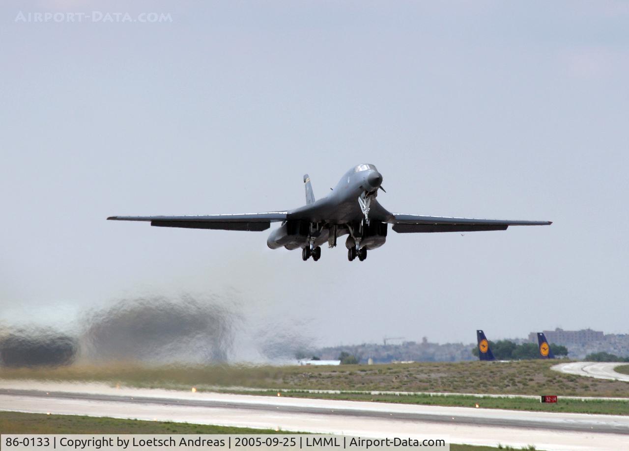 86-0133, 1986 Rockwell B-1B Lancer C/N 93, big heat shimmer