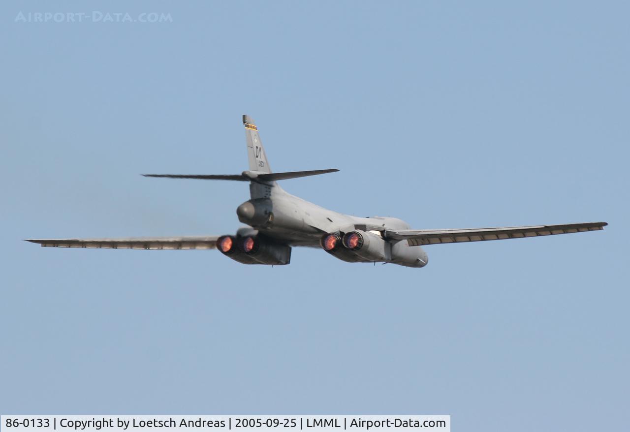 86-0133, 1986 Rockwell B-1B Lancer C/N 93, powerful heat in the engines
