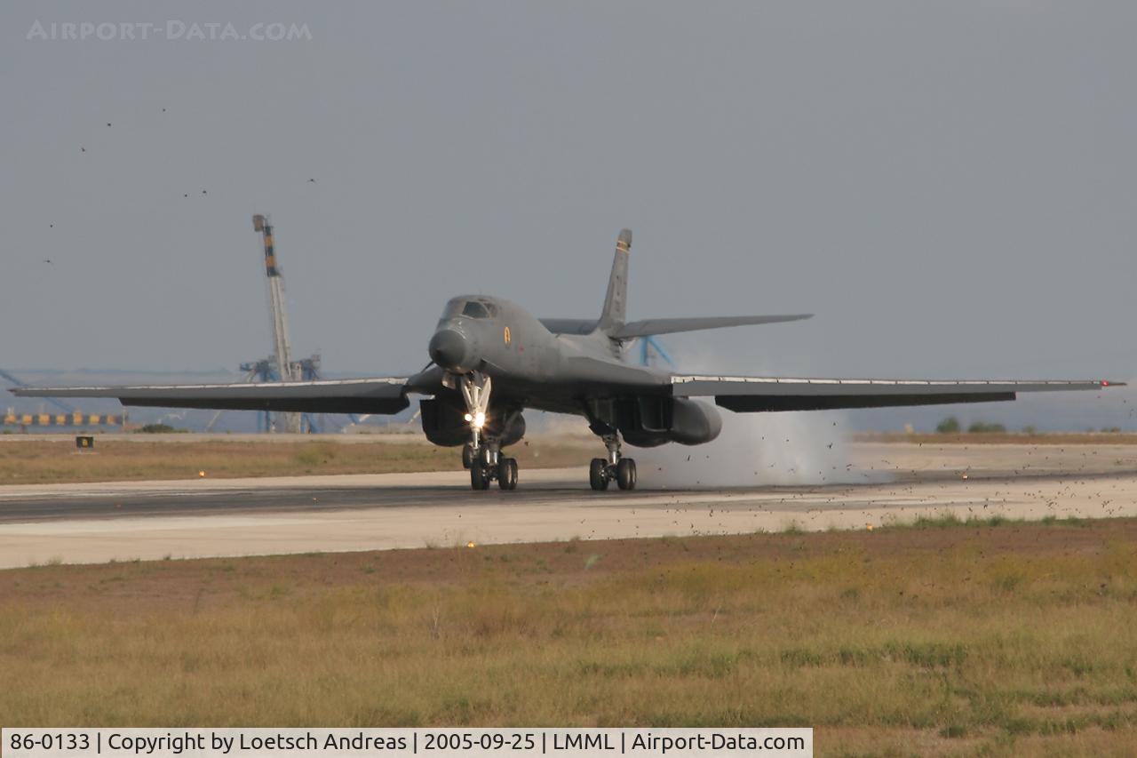 86-0133, 1986 Rockwell B-1B Lancer C/N 93, the war bird, wakes up some insects