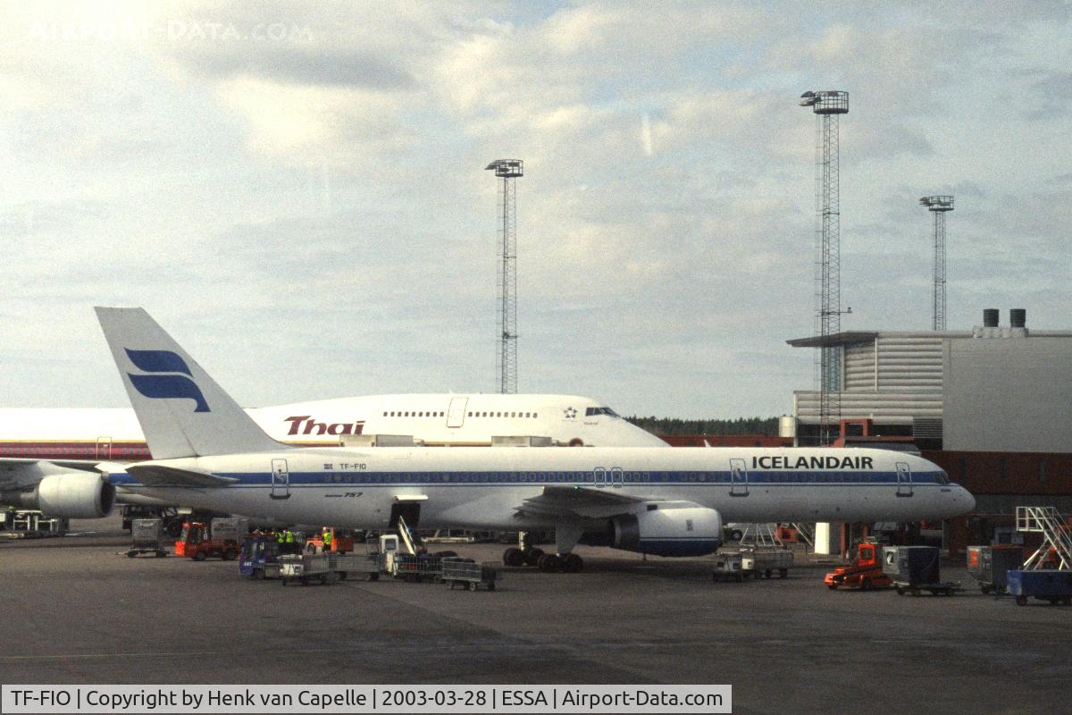 TF-FIO, 1999 Boeing 757-208 C/N 29436, Icelandair 757 at arlanda airport, Stockholm, in the old colour scheme (scanned slide)