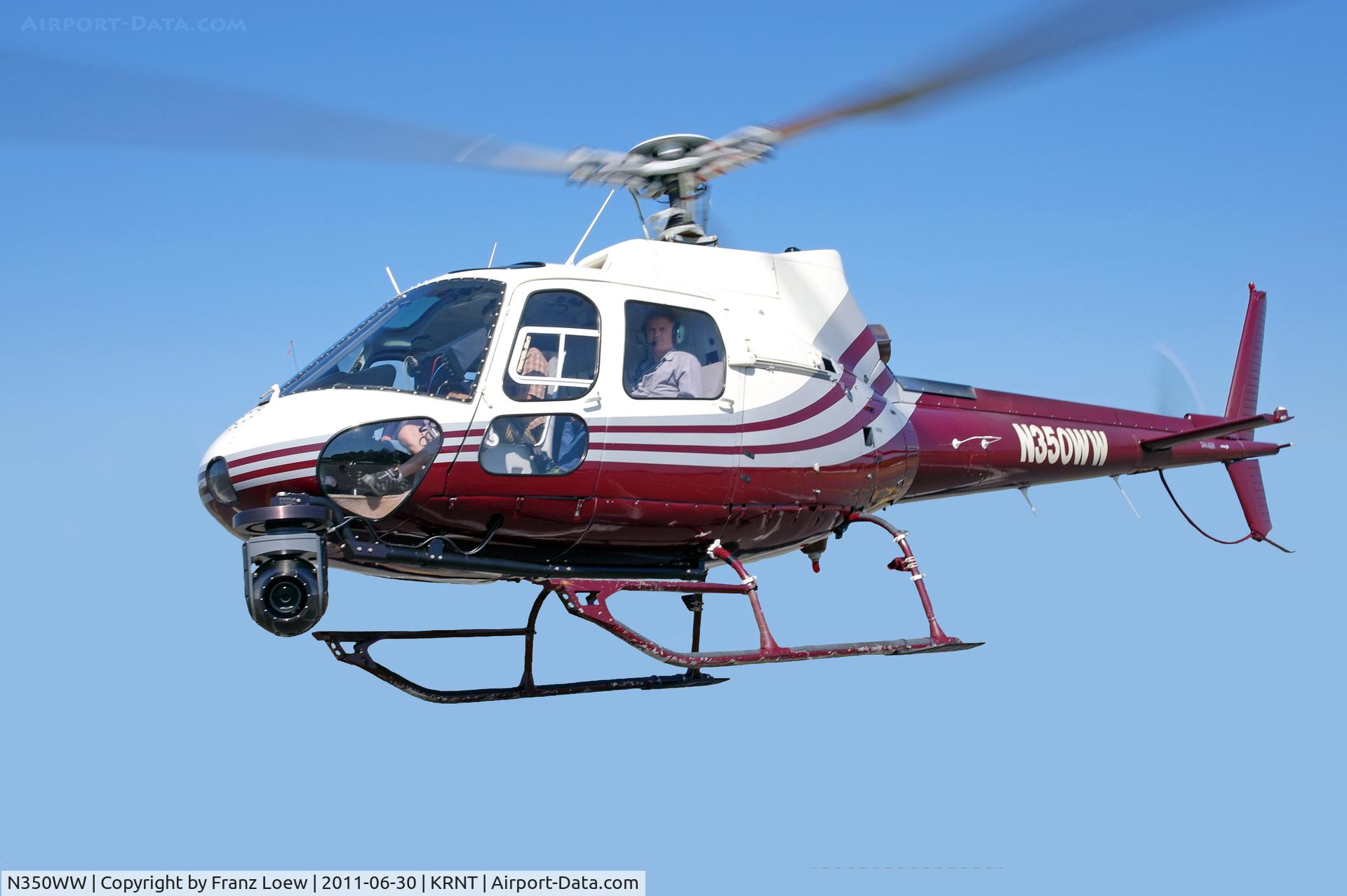 N350WW, 1989 Eurocopter AS-350B-2 Ecureuil Ecureuil C/N 2228, getting ready to film a shot for a tv show.