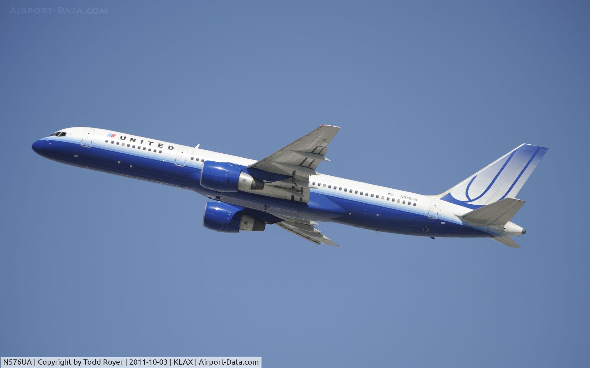 N576UA, 1993 Boeing 757-222 C/N 26690, Departing LAX
