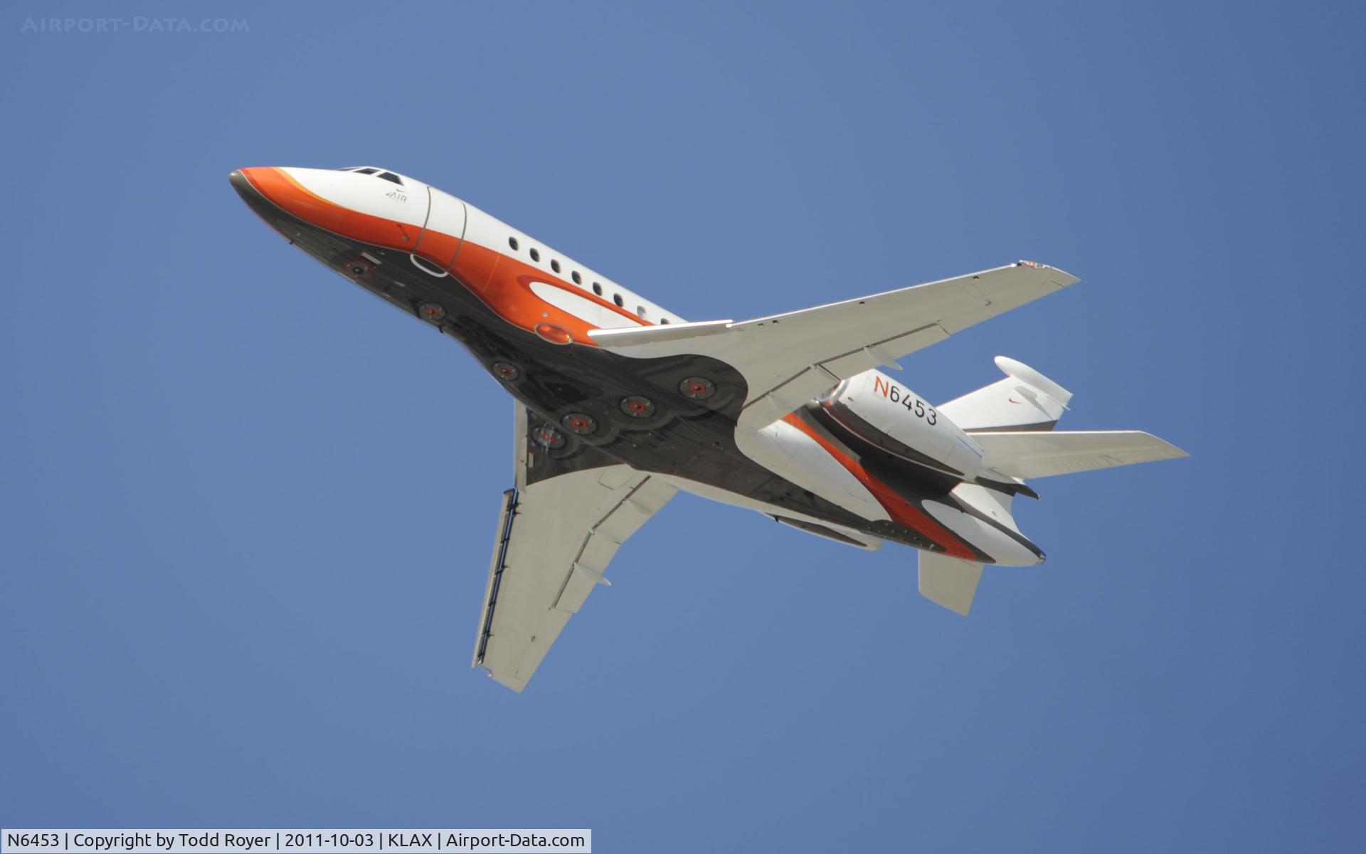 N6453, 2004 Dassault Falcon 2000EX C/N 26, Departing LAX