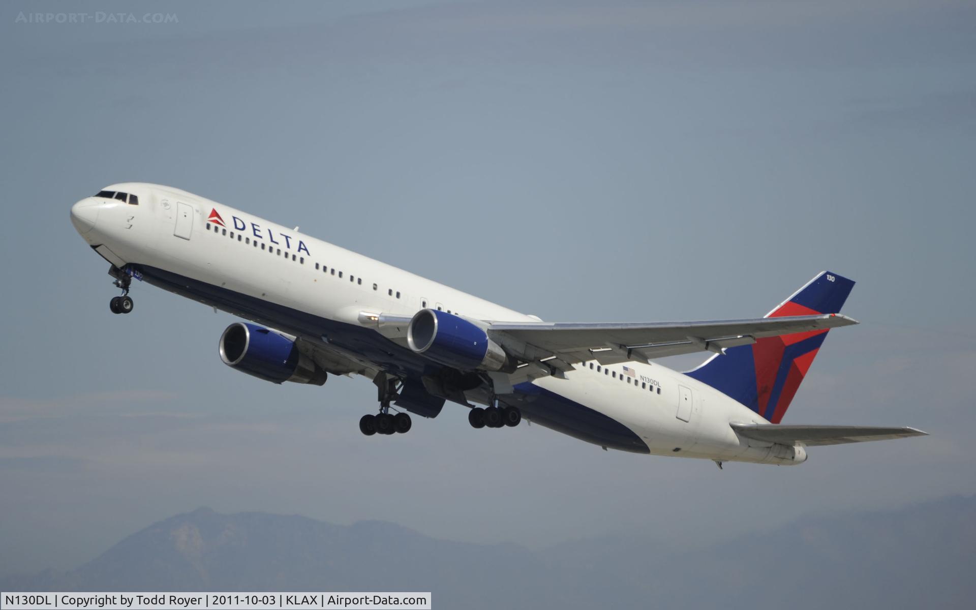 N130DL, 1988 Boeing 767-332 C/N 24080, Departing LAX