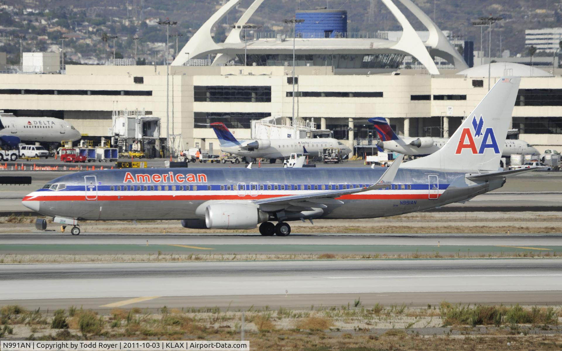 N991AN, 2009 Boeing 737-823 C/N 30920, Arriving at LAX