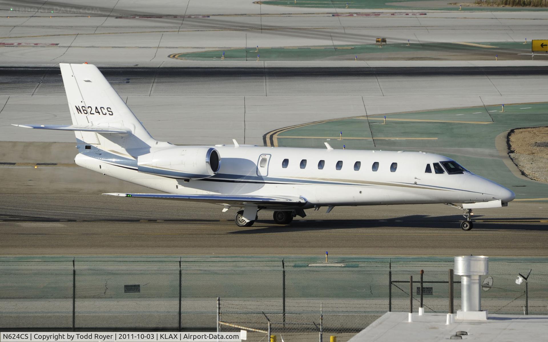 N624CS, 2007 Cessna 680 Citation Sovereign C/N 6800131, Taxiing at LAX