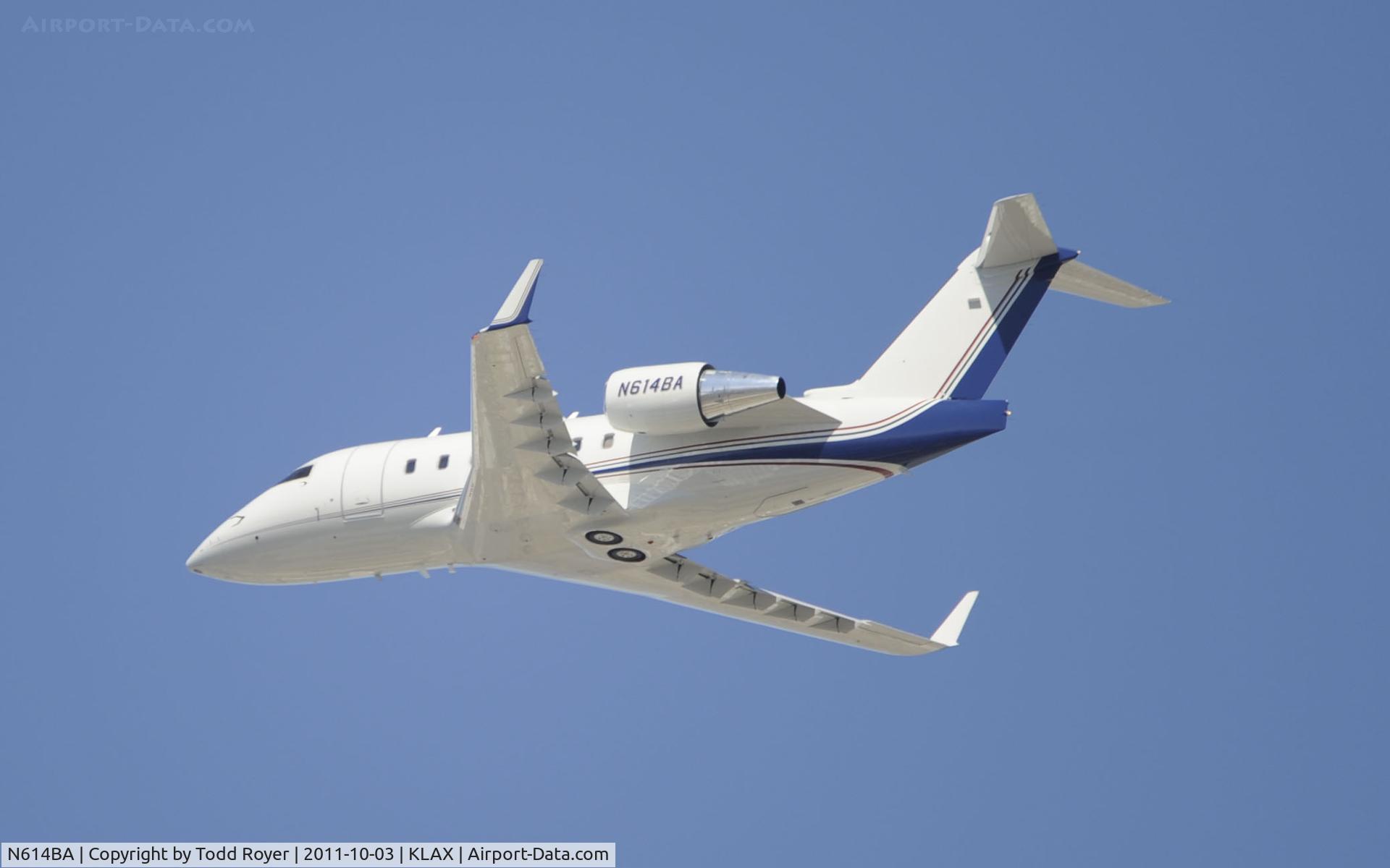 N614BA, 2005 Bombardier Challenger 604 (CL-600-2B16) C/N 5614, Departing LAX