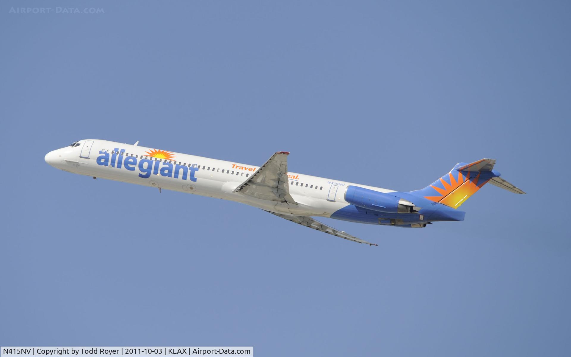 N415NV, 1989 McDonnell Douglas MD-82 (DC-9-82) C/N 49909, Departing LAX