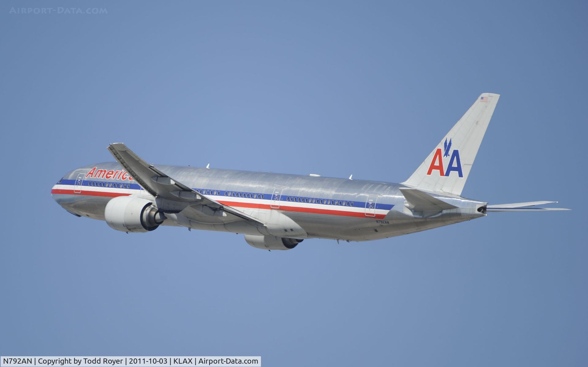 N792AN, 2000 Boeing 777-223 C/N 30253, Departing LAX