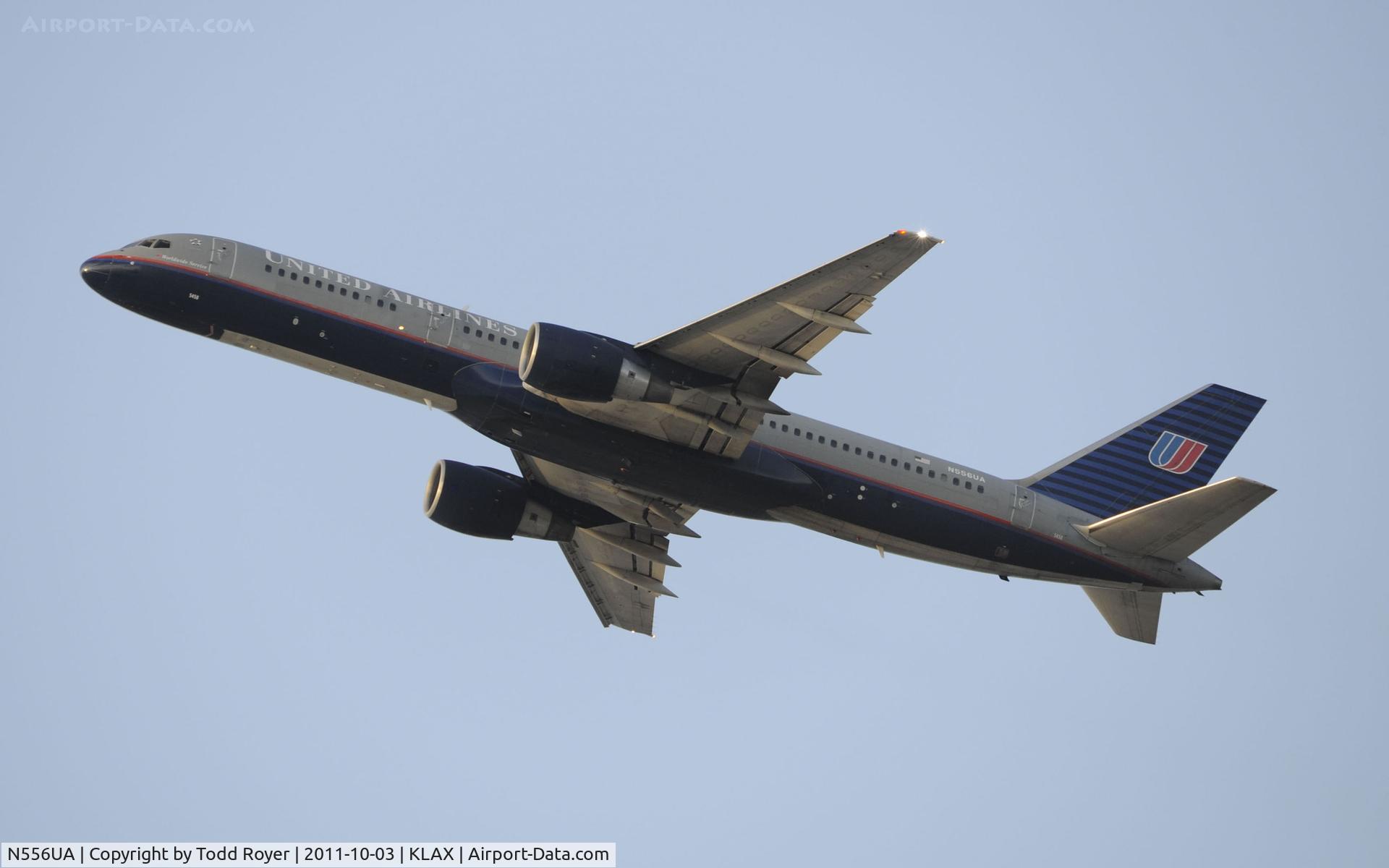 N556UA, 1992 Boeing 757-222 C/N 26650, Departing LAX