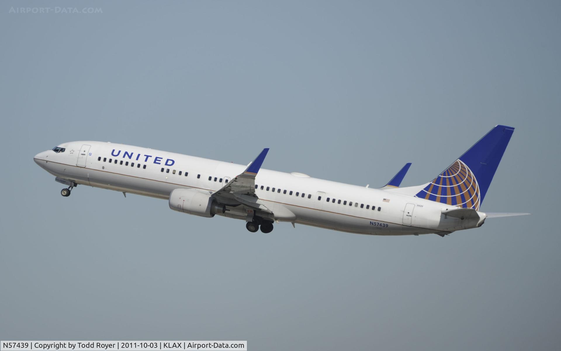 N57439, 2009 Boeing 737-924/ER C/N 33534, Departing LAX