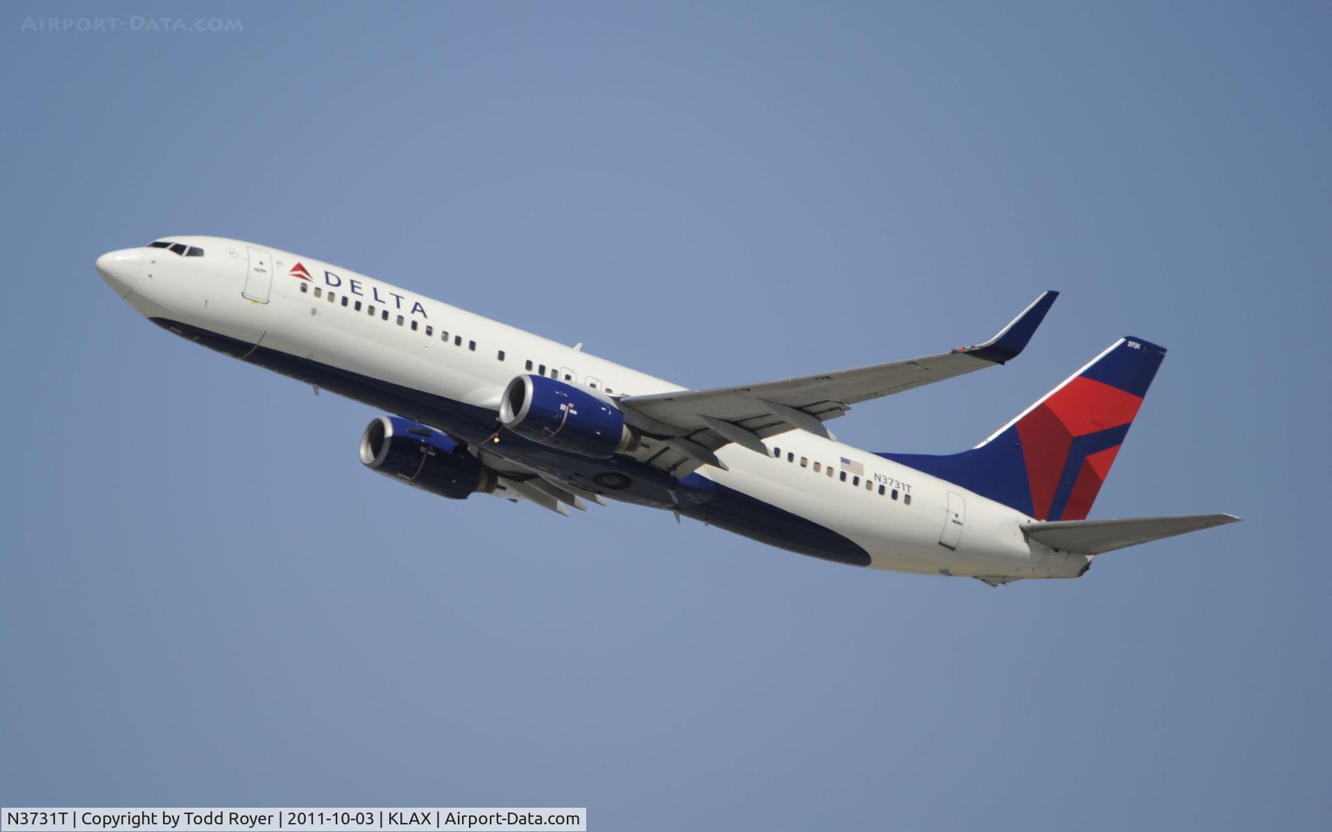 N3731T, 2000 Boeing 737-832 C/N 30775, Departing LAX